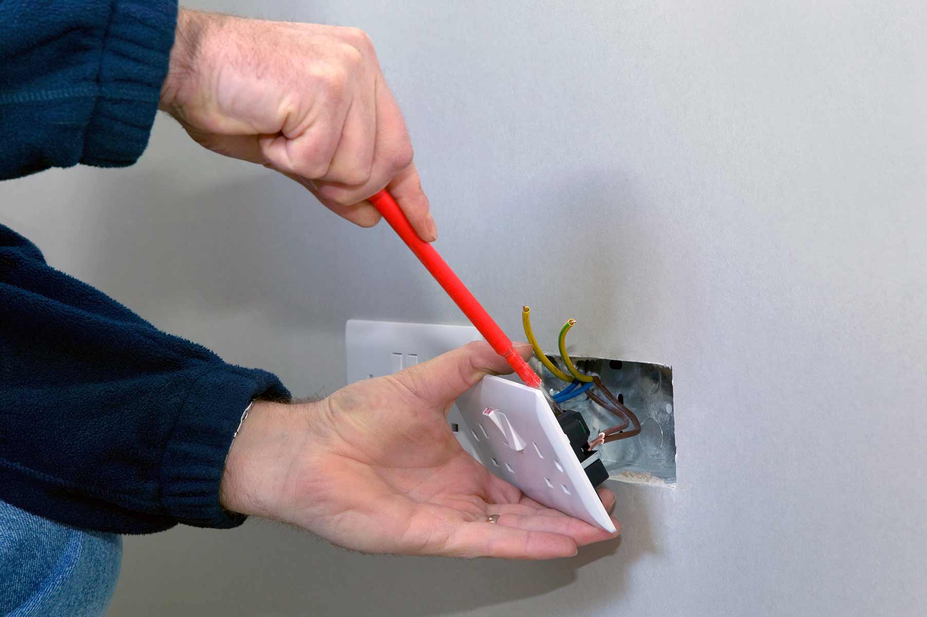 Our electricians can install plug sockets for domestic and commercial proeprties in Shoreditch and the local area. 